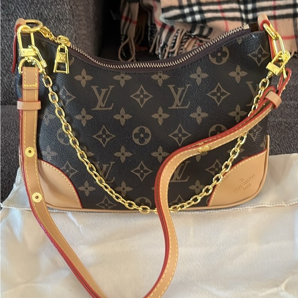 Louis Vuitton Monogram Shoulder Bag with Gold Accents - Picture 2 of 5